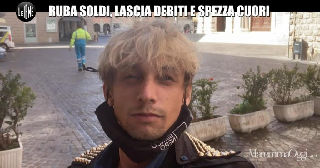 Alexandru Rares Vari in centro storico a Grosseto (la foto è girata orizzontalmente a 180°)