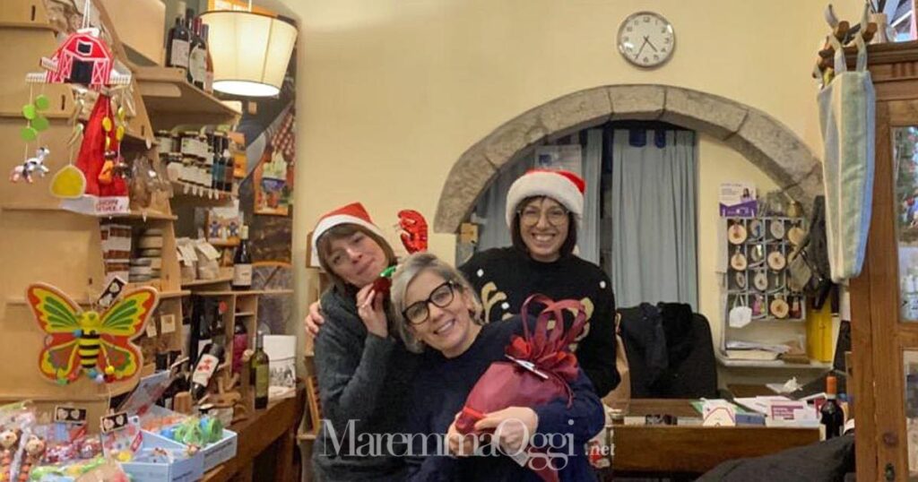 Sasha, Serena e Claudia all'interno della Bottega dei Ciacciai a Santa Fiora