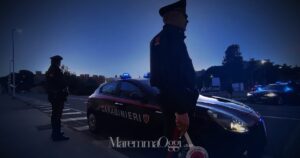 Un posto di blocco dei carabinieri: sette patenti ritirate dopo i controlli con l'etilometro