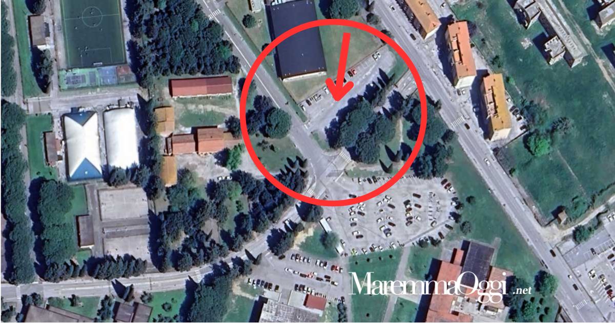 Il parcheggio della piscina dove si faranno scendere i ragazzi dalle auto