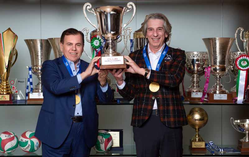 Enrico Polo e Maurizio Maschio con la Coppa del mondo vinta nel 2022