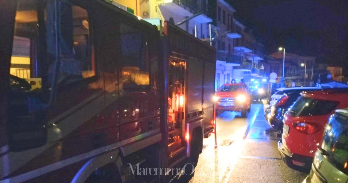 L'intervento dei vigili del fuoco a Porto Santo Stefano