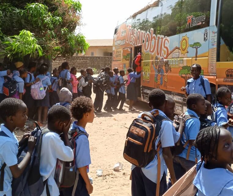L'autobus del progetto Tesoribus a Kabrousse
