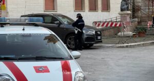 Vigilessa fa una multa in centro storico a Grosseto