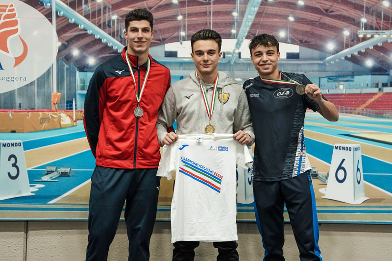 Campionati italiani di atletica leggera juniores e promesse. Romeo Monaci con la medaglia d'argento (a sinistra) Foto: Francesca Grana/FIDAL