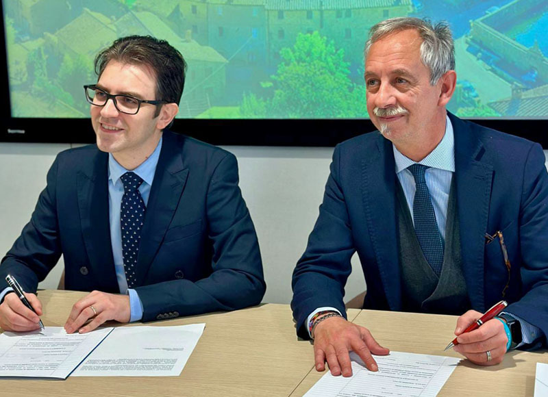 La firma dell'accordo fra il sindaco Federico Balocchi e il presidente di AdF Roberto Renai