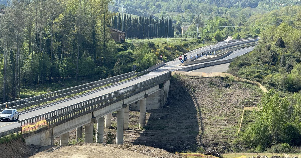 Il viadotto sul fiume Ornate che sarà rifatto per collegarsi al lotto precedente