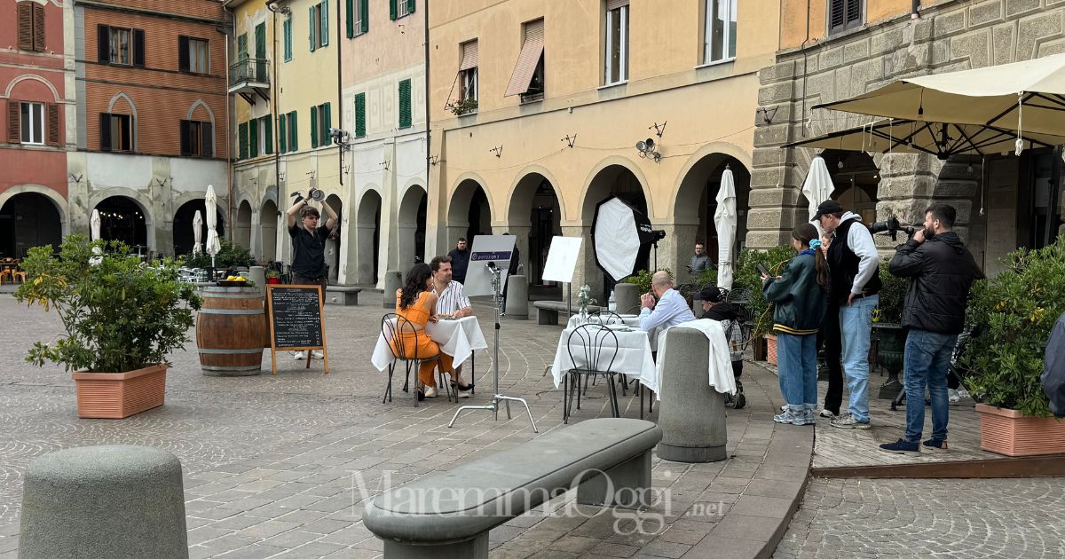 Un altro momento delle riprese in piazza Dante