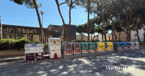 Una postazione dei cassonetti Smart a Piombino