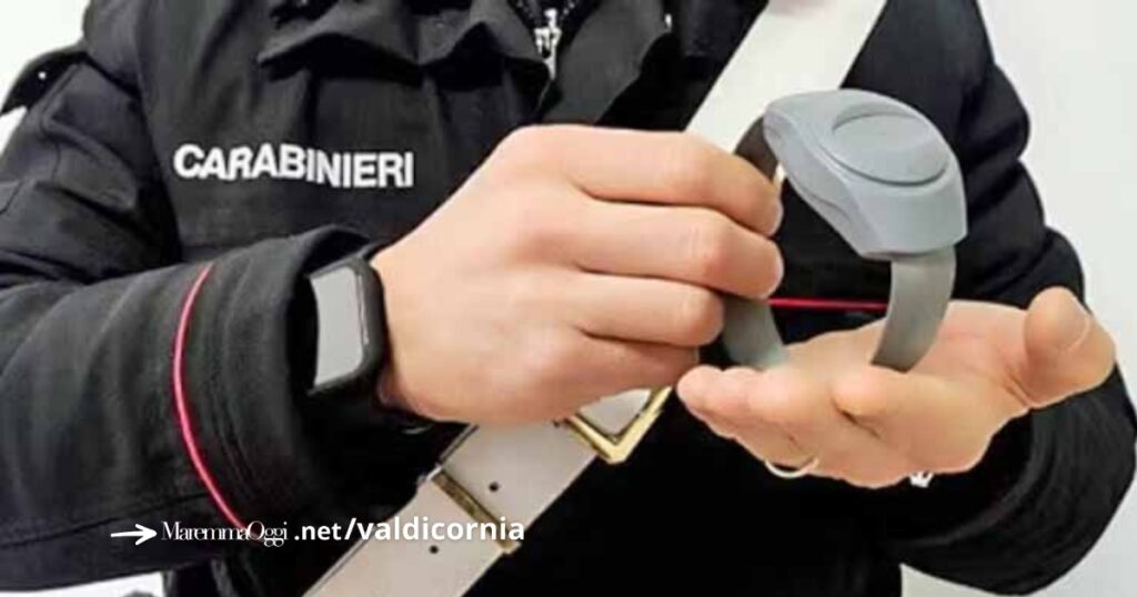 All'uomo è stato applicato il braccialetto elettronico
