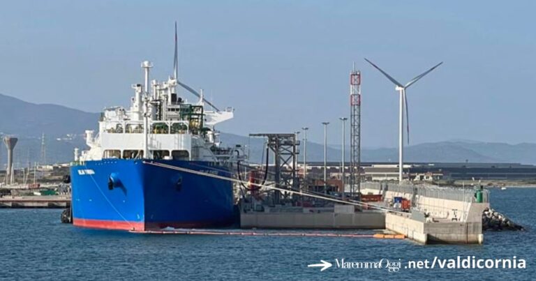 Il rigassificatore in porto a Piombino