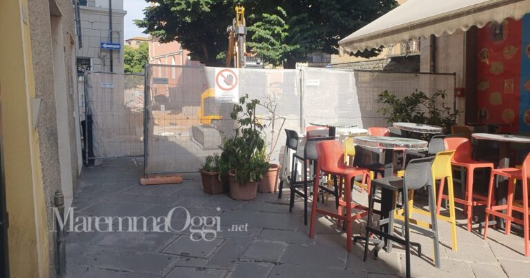 Il nuovo perimetro del cantiere di piazza della Palma, in via Garibaldi