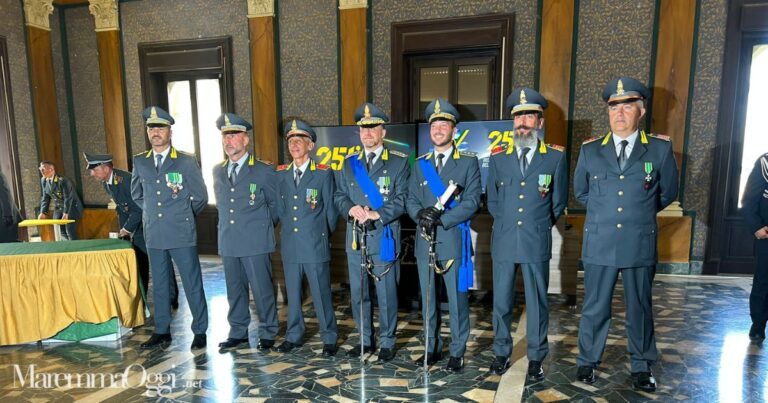Gli uomini encomiati della guardia di finanza