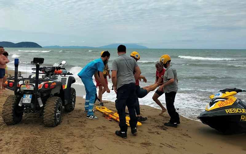 Un momento della dimostrazione di salvataggio
