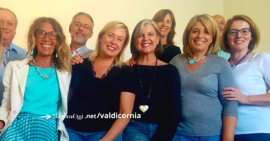 Barbara Andreoni, al centro con la collana a forma di cuore, con i colleghi dell'Asl