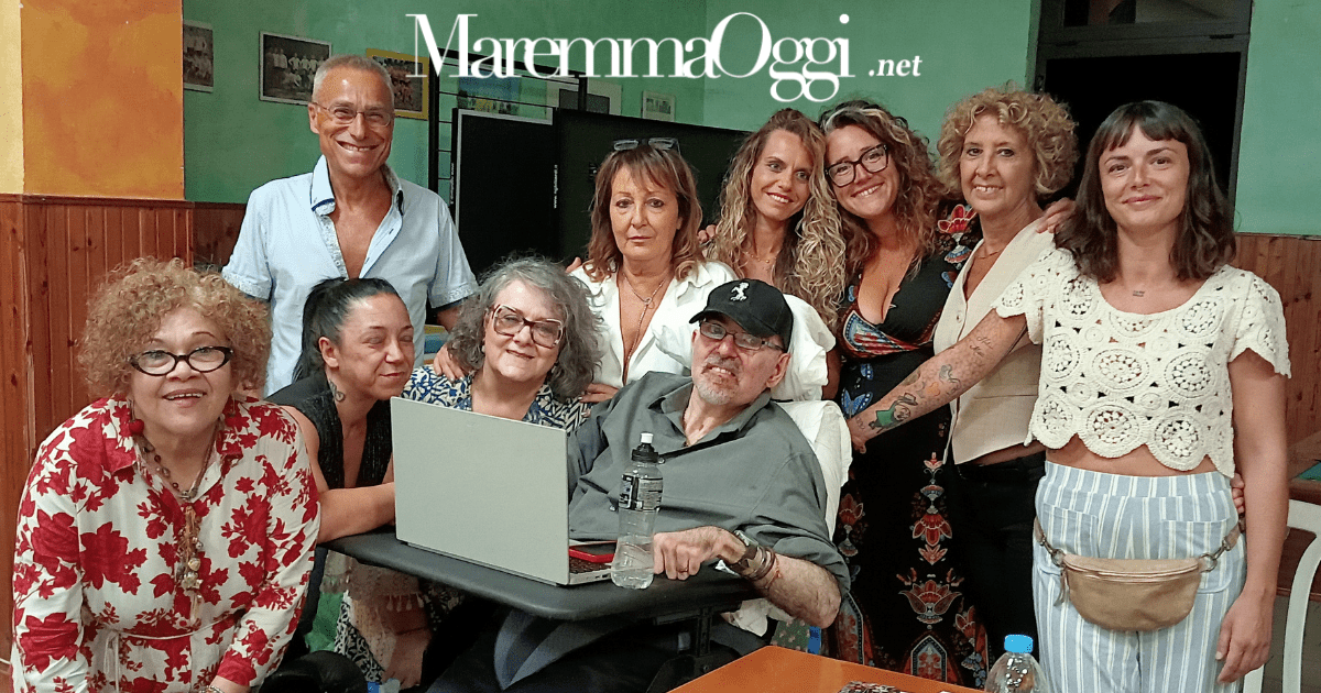 Cristian Cicerchia, gli operatori della RSA di Roccastrada ed Elisa Bartalucci collaboratrice di MaremmaOggi