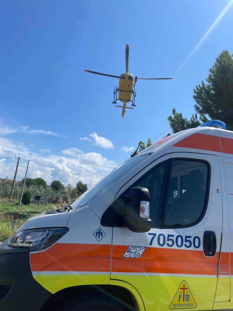 L'elisoccorso e la Misericordia sul posto