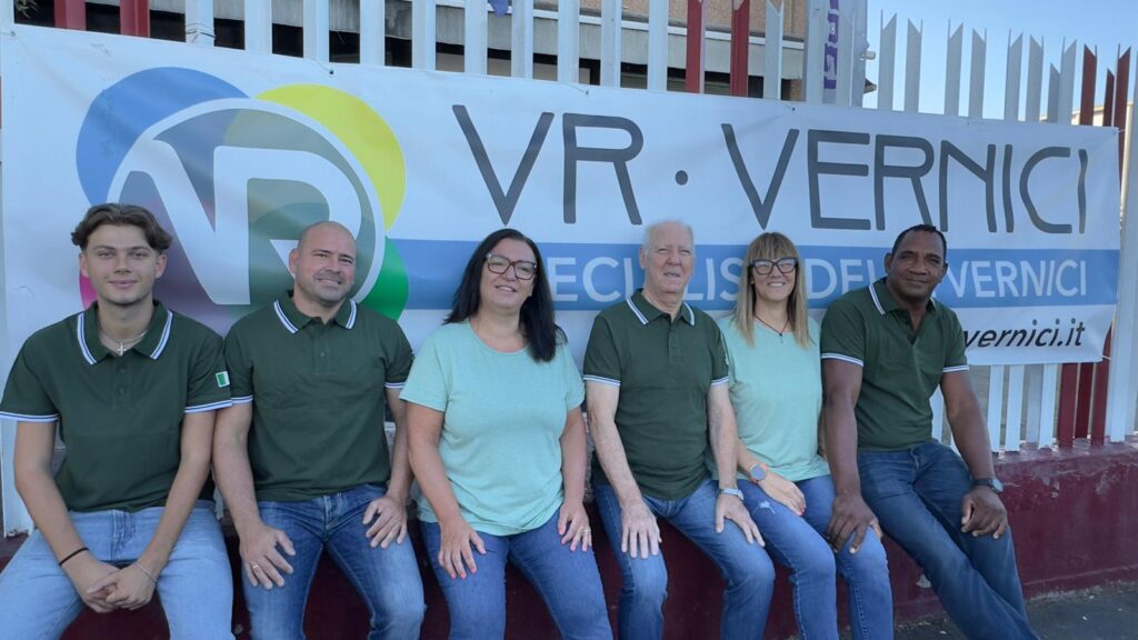 Roberto, Erika e lo staff di VR vernici
