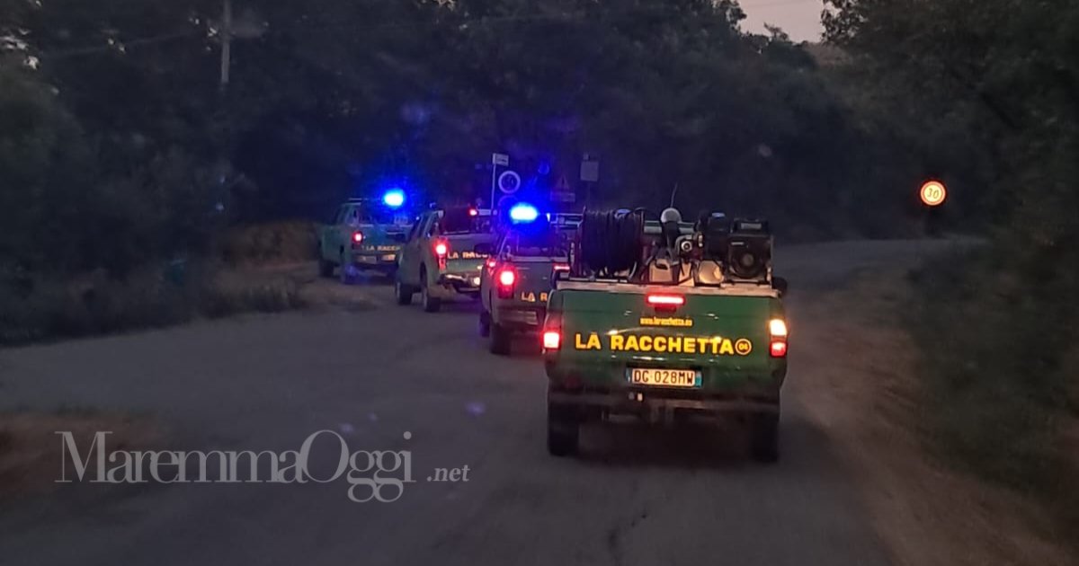Le squadre della Racchetta stamani, 16 agosto, vanno su uno dei fronti del fuoco