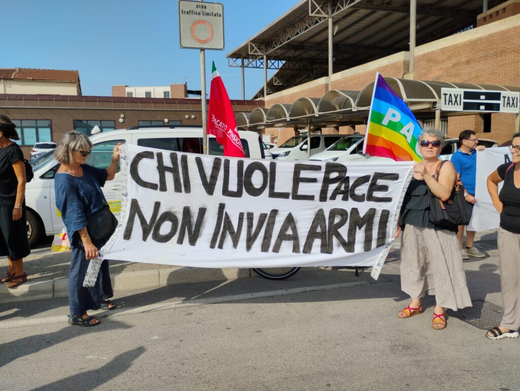 "Chi vuole pace non invia armi"