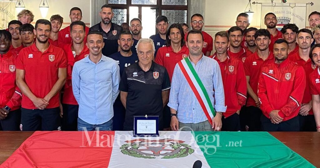 Il Grosseto calcio ricevuto in municipio dal sindaco Nicolò Volpini