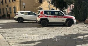 La polizia municipale in centro storico a Grosseto