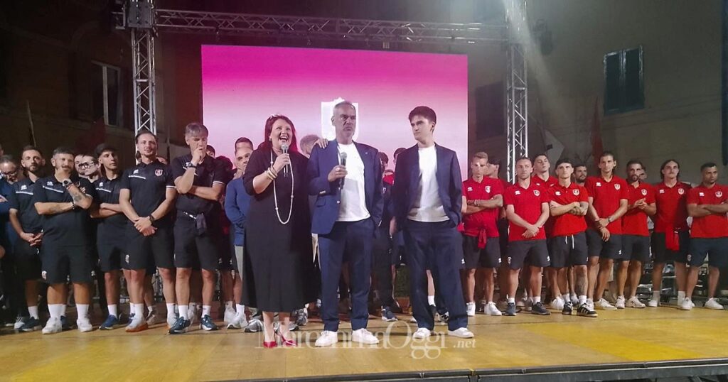 La presentazione del Grosseto in piazza Dante