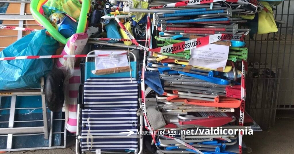 Un'altra immagine del materiale sequestrato da Guardia costiera e polizia municipale