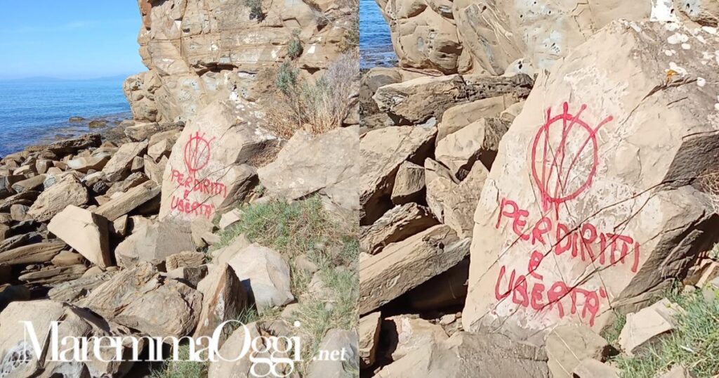 Le scritte sui massi di Cala Martina