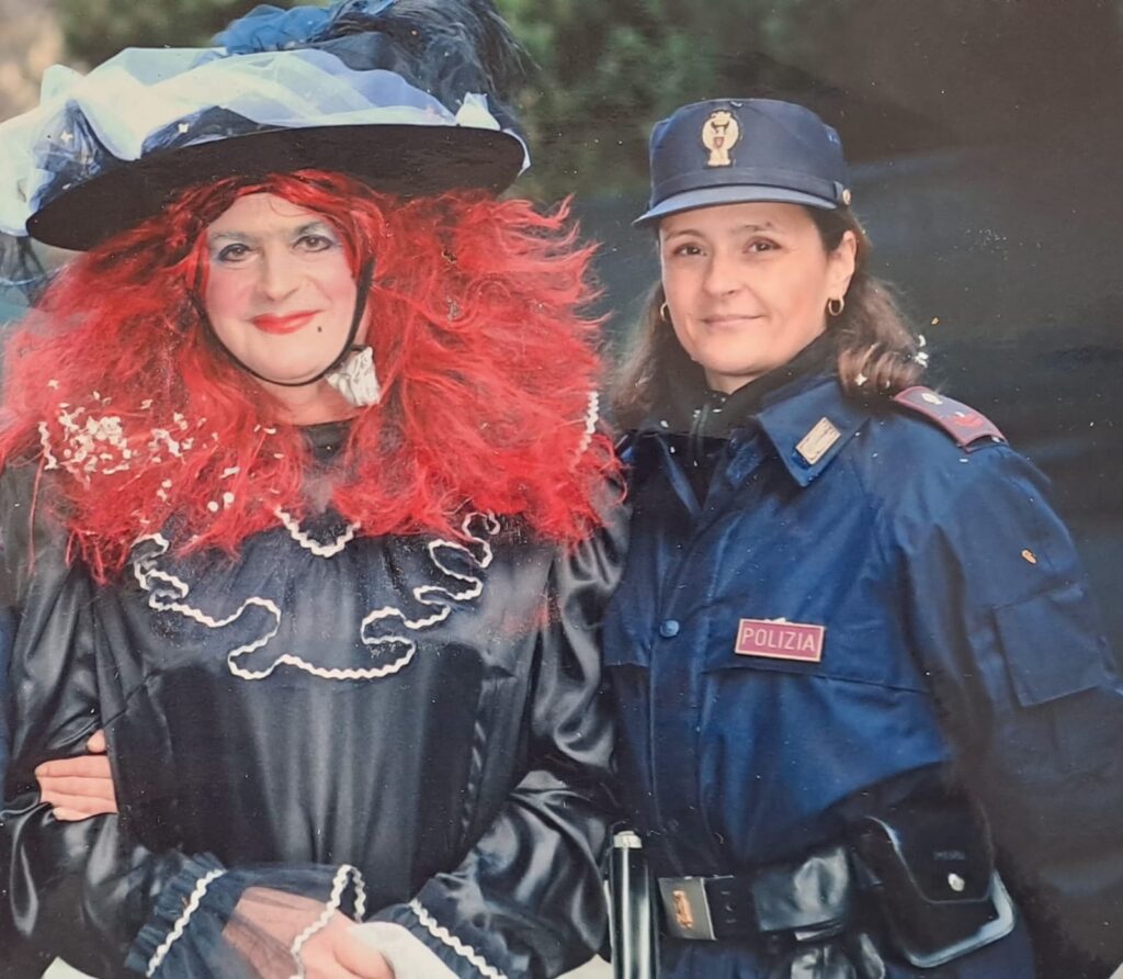 Sauro durante una festa di Carnevale con l'amica Daniela Nerelli