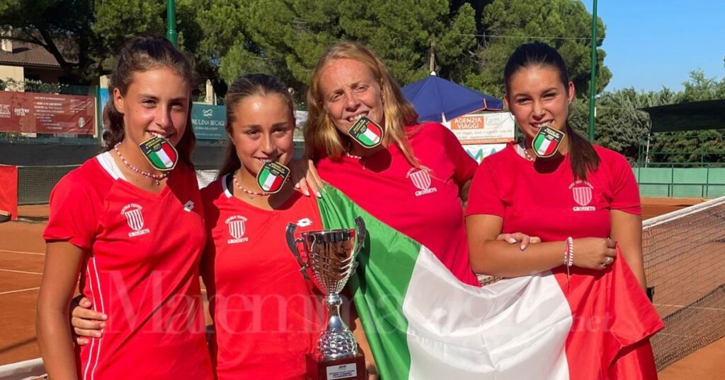 Le ragazze del Ct Grosseto, campionesse italiane under 16, con Valeria Prosperi