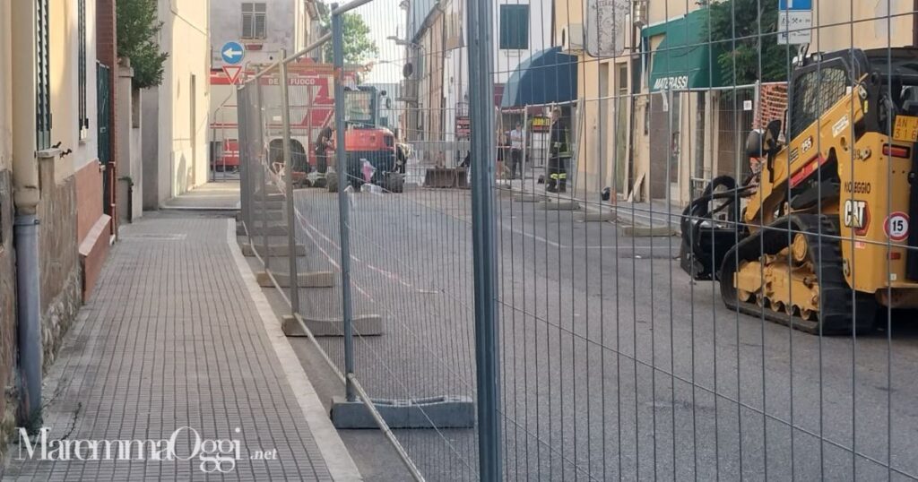 Vigili del fuoco in via Livorno