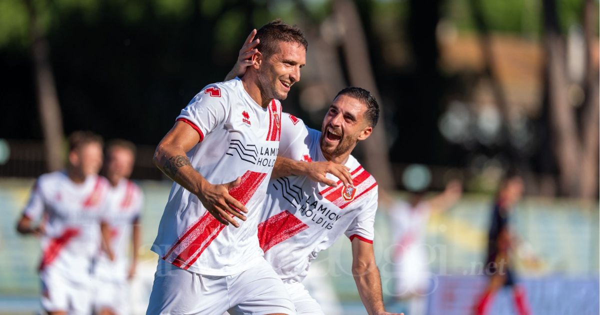 La gioia di Della Letta dopo la rete del 3-1 (foto Aldo Giuliani per MaremmaOggi)