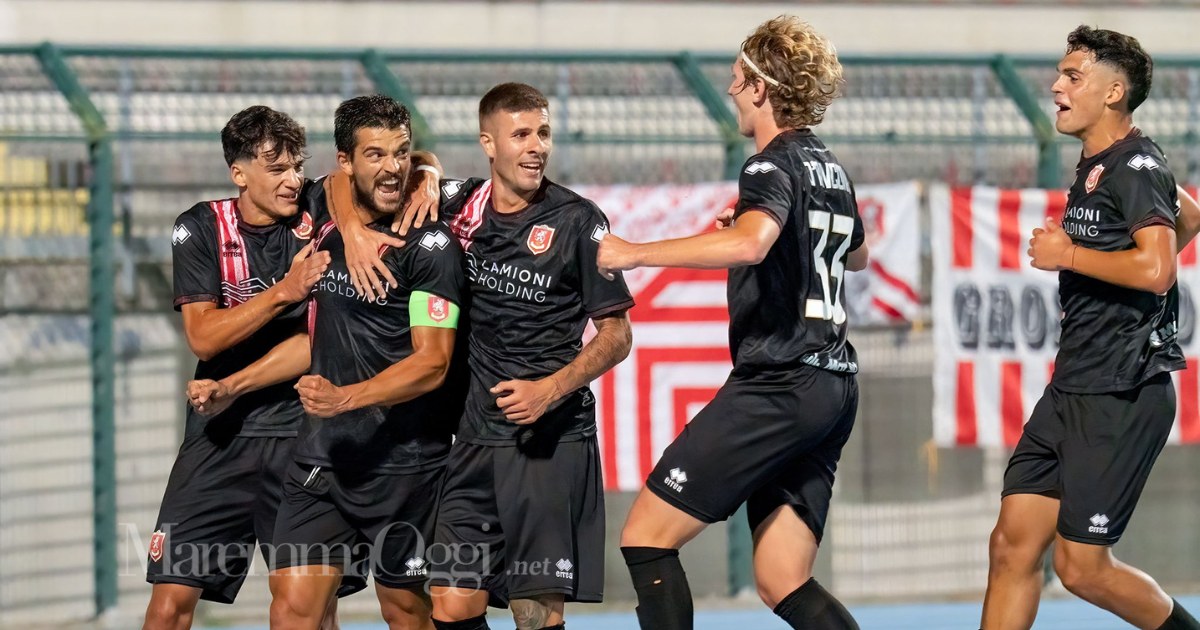 Marzierli festeggia dopo la rete (foto Aldo Giuliani per MaremmaOggi)
