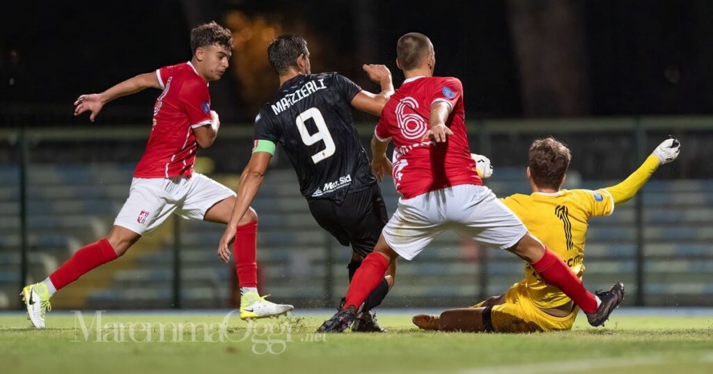 La girata di Marzierli che ha dato la vittoria al Grifone (foto Aldo Giuliani per MaremmaOggi)