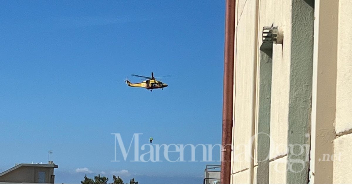 Il medico si cala con il verricello da Pegaso