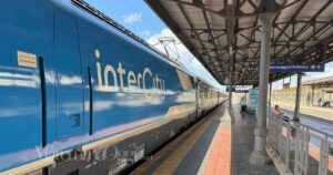 Un Intercity in stazione a Grosseto