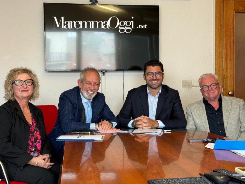 Da sinistra: Michela Ticciati, responsabile erogazione del servizio Acquedotto del Fiora, il presidente Roberto Renai, il sindaco Matteo BUoncristiani e l'assessore Sandro Marrini