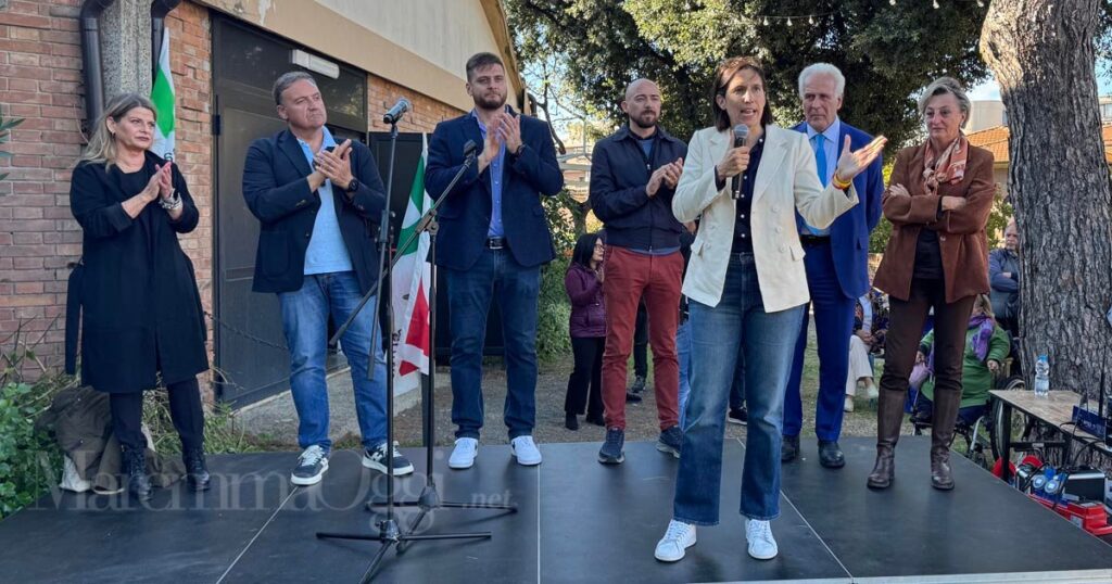 Elly Schlein parla a Grosseto. Con lei i 4 candidati al collegio di Grosseto, il segretario provinciale Giacomo Termine e il candidato presidente Eugenio Giani