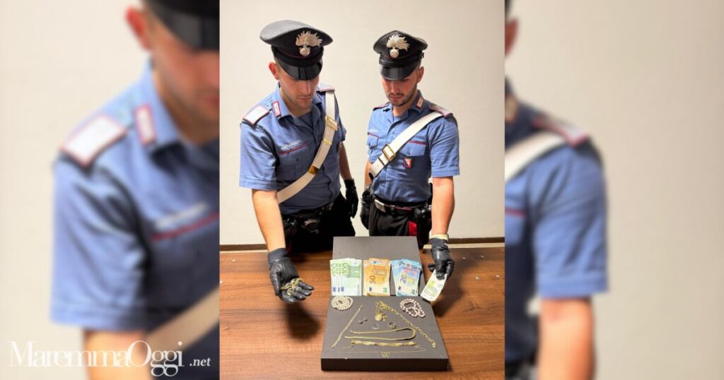 I contanti e i gioielli rubati dai truffatori