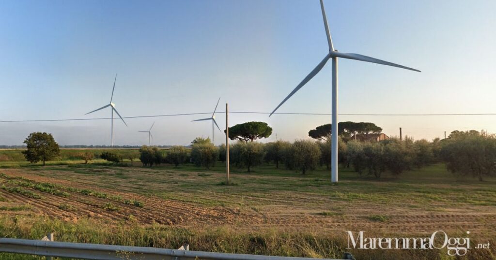 Un fotomontaggio della possibile vista del parco eolico da Macchiascandona