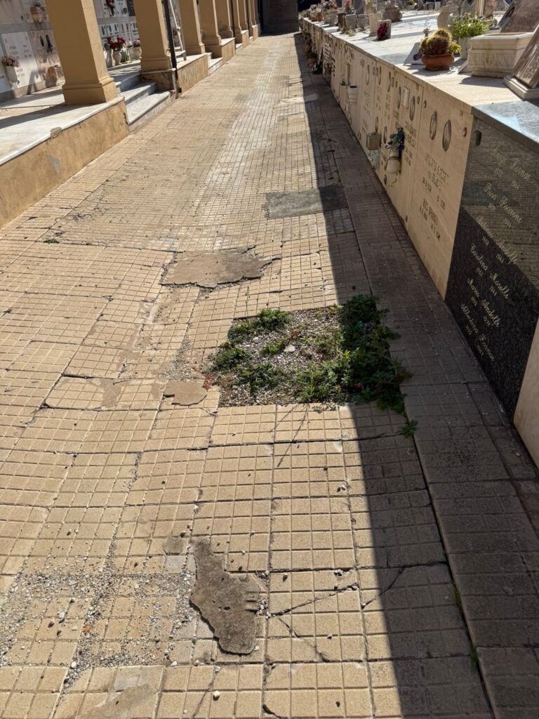 La pavimentazione del Cimitero