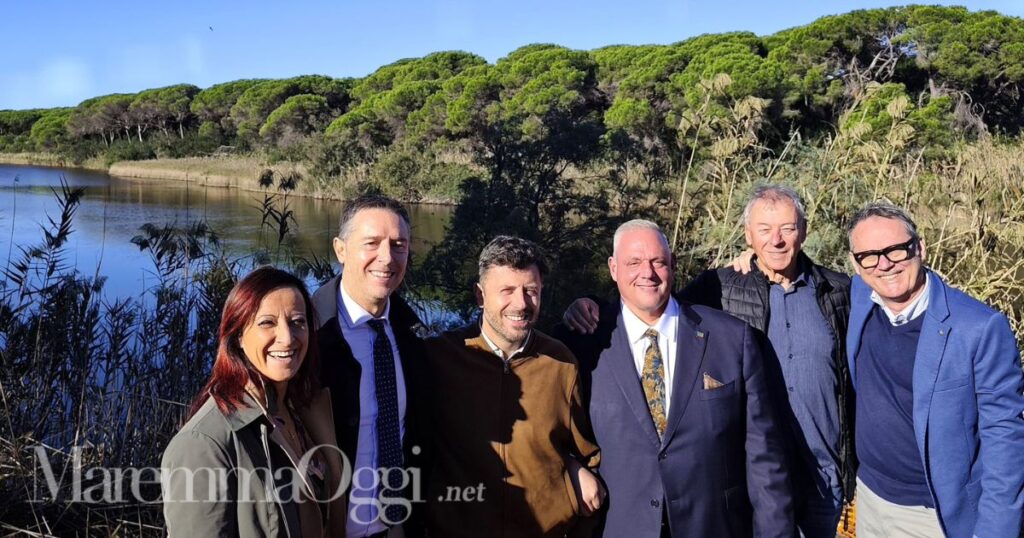 Il sindaco e gli altri amministratori sul cantiere del ponte di Marina