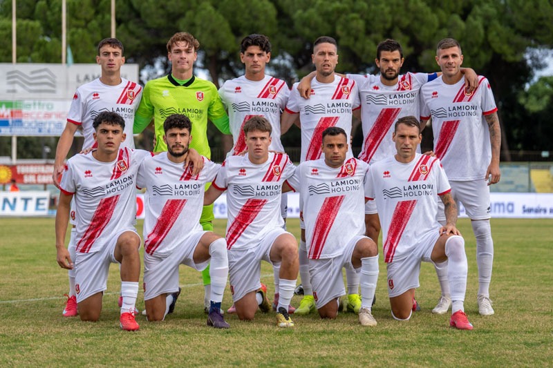 La formazione scesa in campo contro il Poggibonsi (foto Aldo Giuliani)