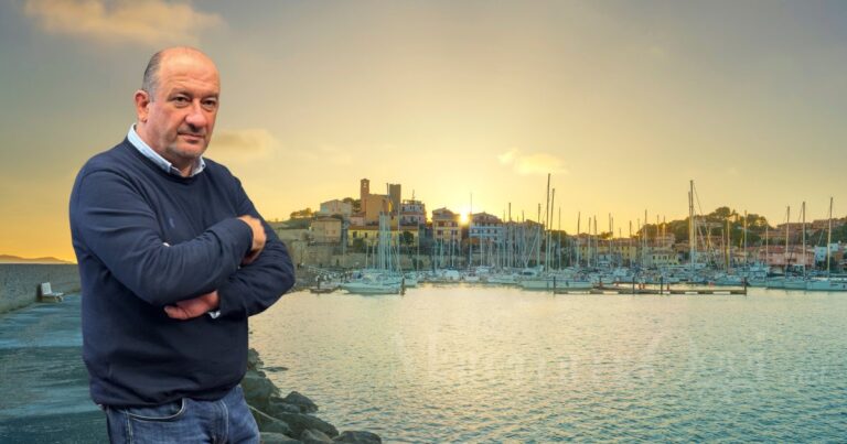 Una veduta di Talamone e il sindaco di Magliano in Toscana, Gabriele Fusini