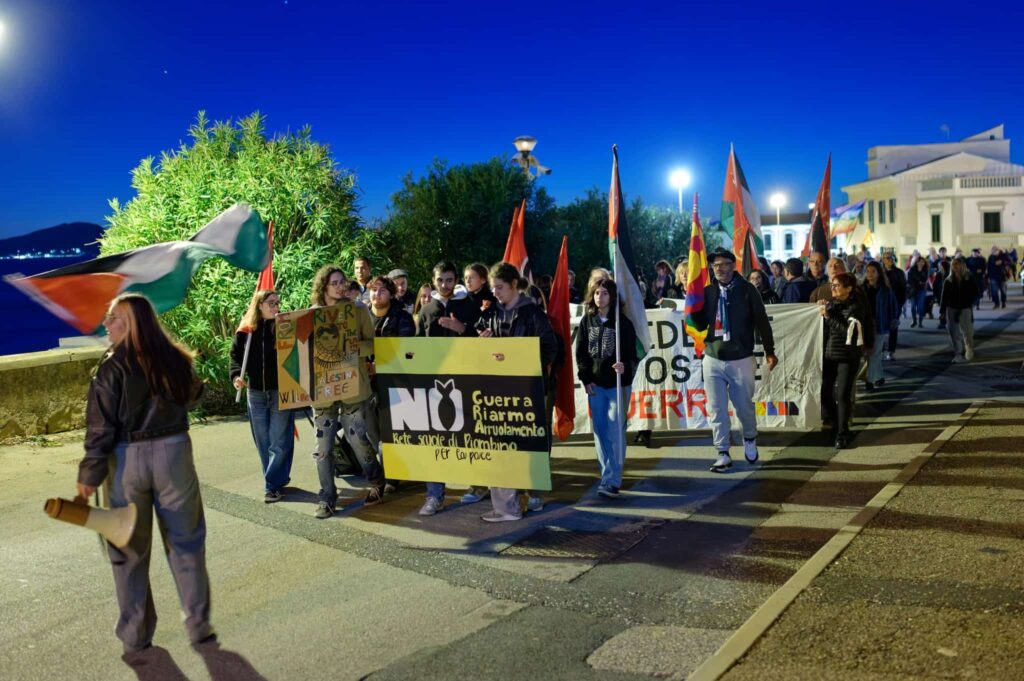 La manifestazione in piazza Bovio