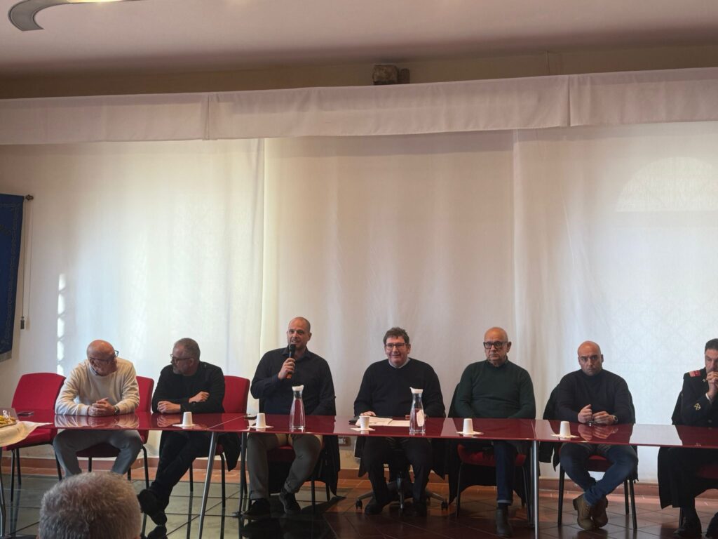 Il sindaco Riccucci durante la conferenza