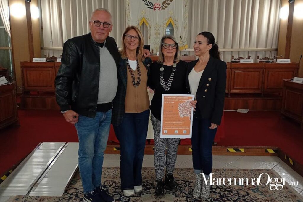 Da sinistra Alessandro Biagioni, Linda Martinelli, Alfreda Cappellini e Azzurra Droghini dopo la conferenza stampa in sala del consiglio comunale