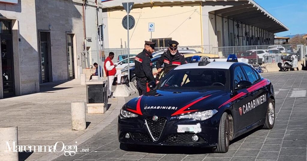 Un servizio di controllo alla stazione di Grosseto (foto d'archivio)
