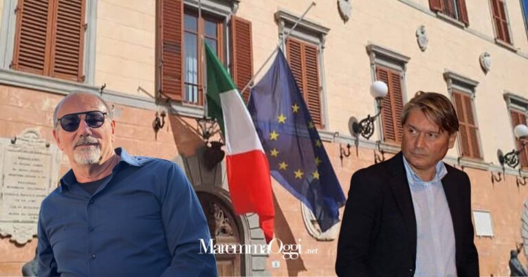 Il municipio di Orbetello: a sinistra Domenico Covitto, a destra Andrea Casamenti